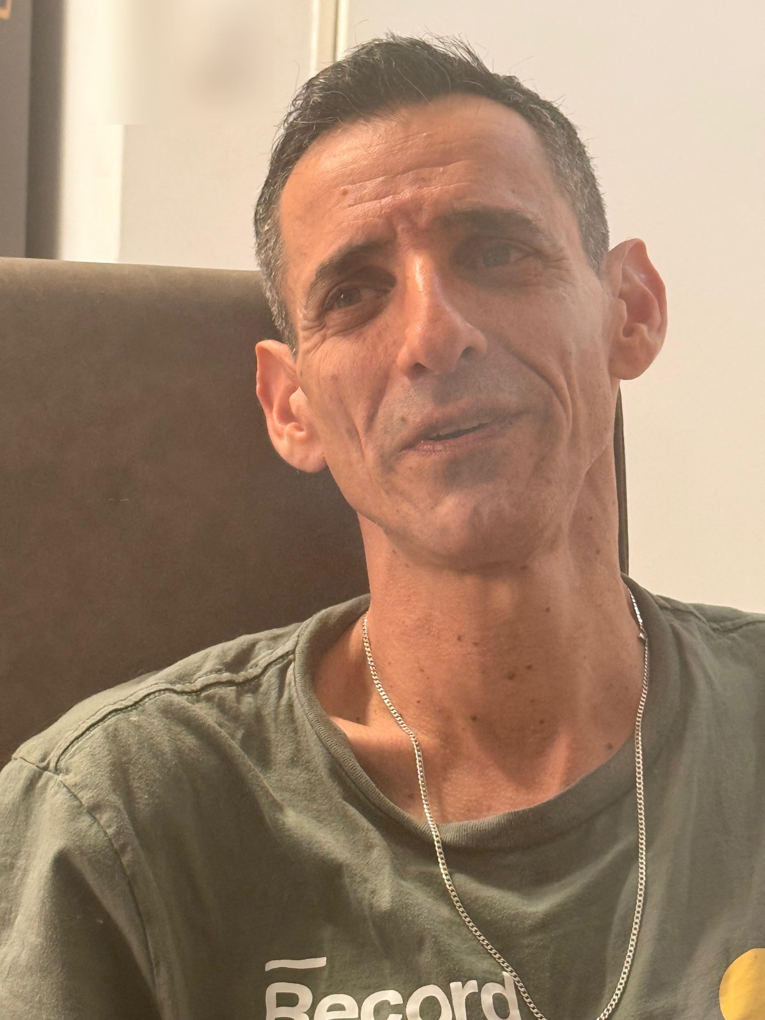 עידו כנפי, דיוקן באור חם
